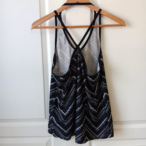 Athleta Women's Black Zig Zag Storm Printed Limitless Tank Size M - Picture 2 of 11